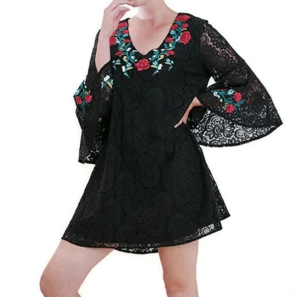 Umgee Dresses & Skirts - Umgee Floral Embroidered Lace Dress Bell Sleeves Size Large
